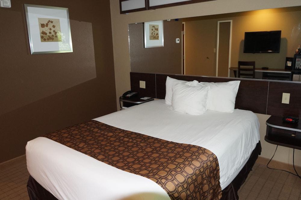 Microtel Inn & Suites By Wyndham Cambridge Exterior photo