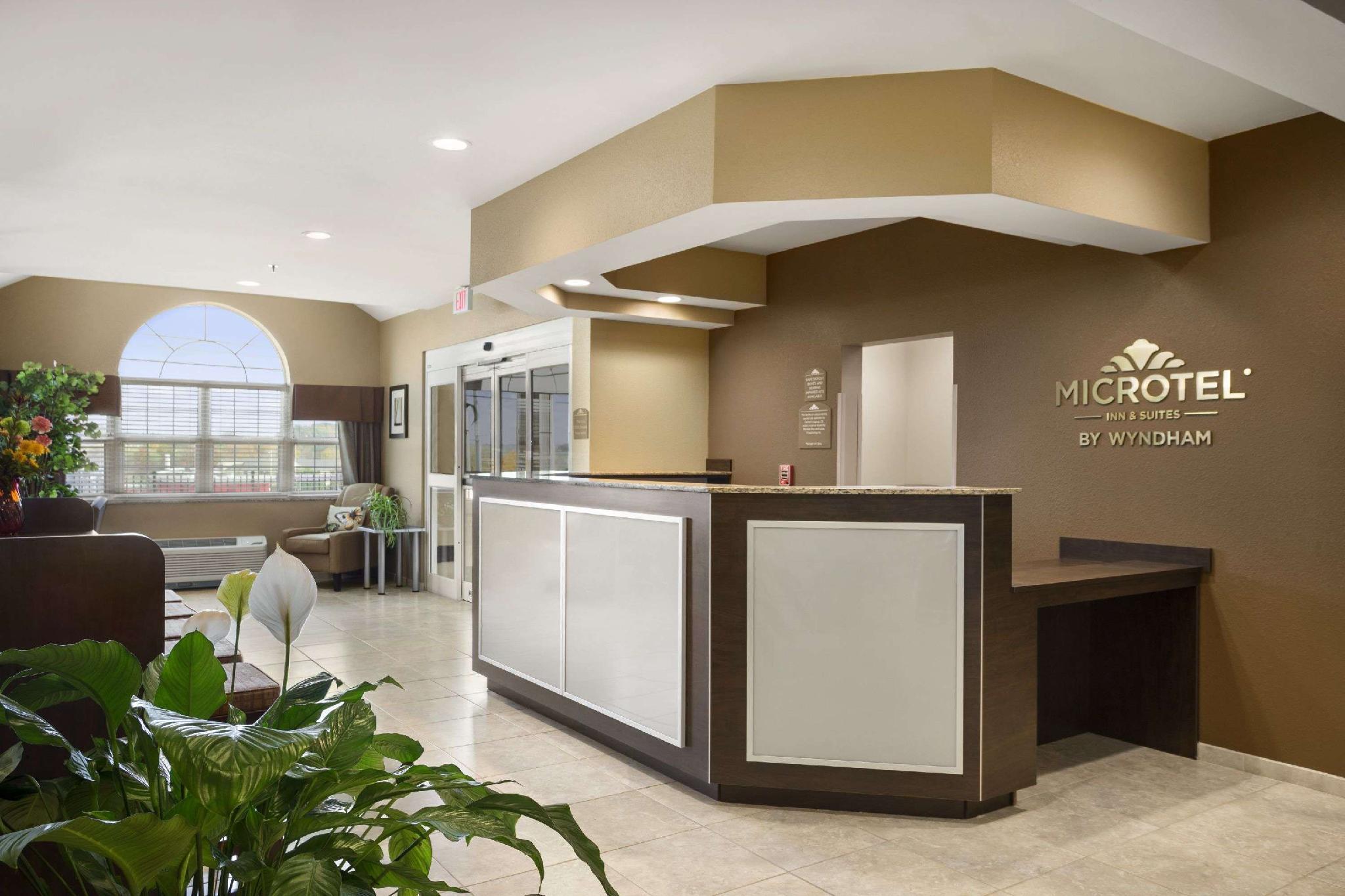 Microtel Inn & Suites By Wyndham Cambridge Exterior photo